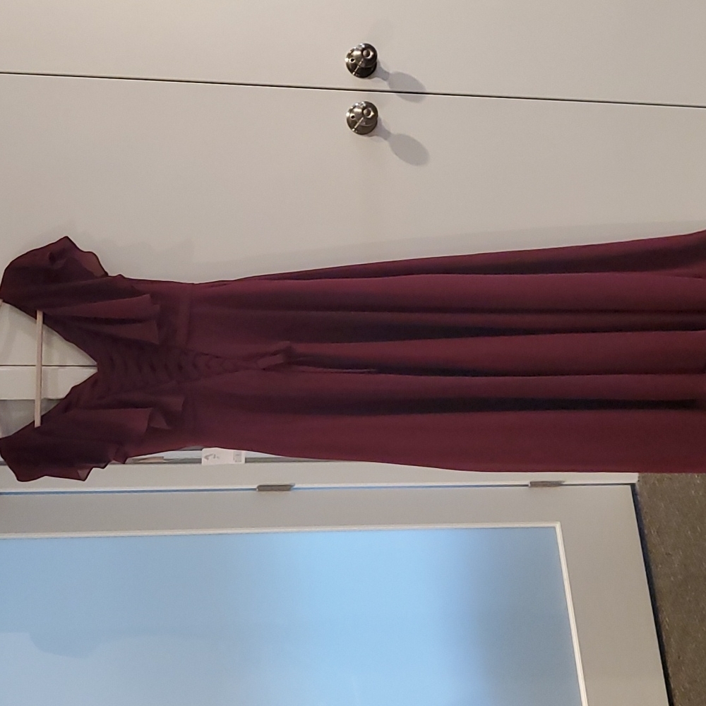 Size 8, Chong Xiao, Formal Gown with Slit, Burgundy - Picture 6 of 6